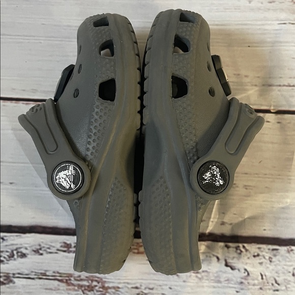 CROCS Kids Gray Shark Slippers - Picture 6 of 7